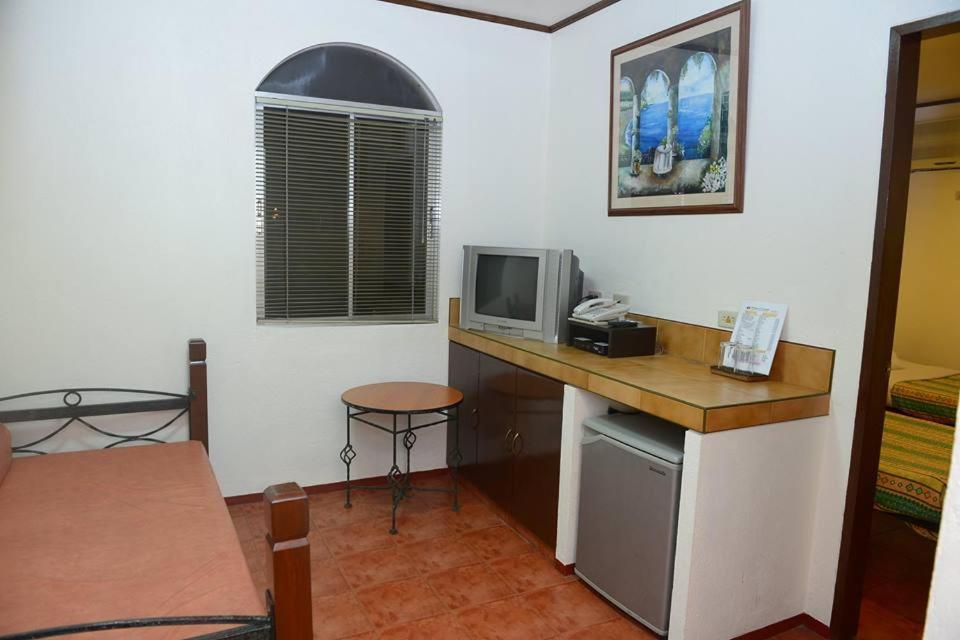 Palmas Del Mar Hotel Bacolod Bagian luar foto