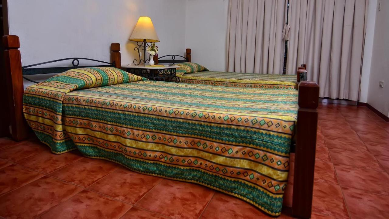 Palmas Del Mar Hotel Bacolod Bagian luar foto