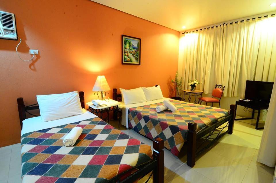 Palmas Del Mar Hotel Bacolod Bagian luar foto