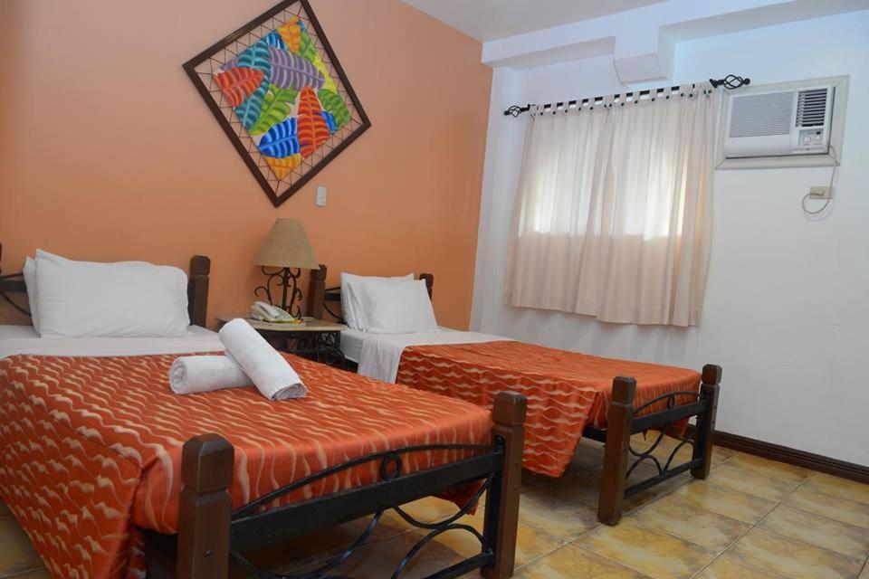 Palmas Del Mar Hotel Bacolod Bagian luar foto