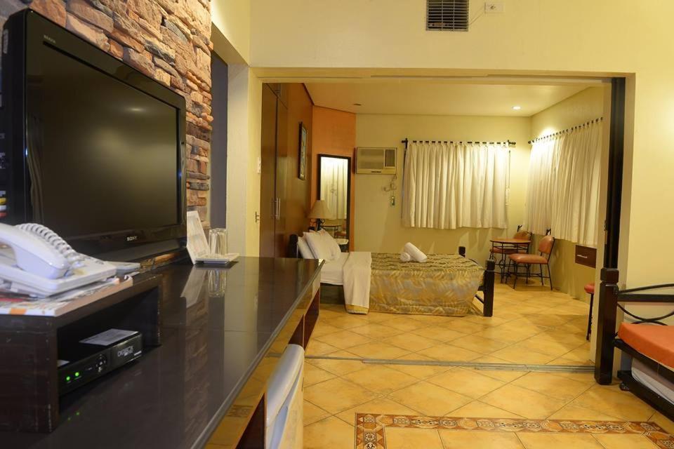 Palmas Del Mar Hotel Bacolod Bagian luar foto