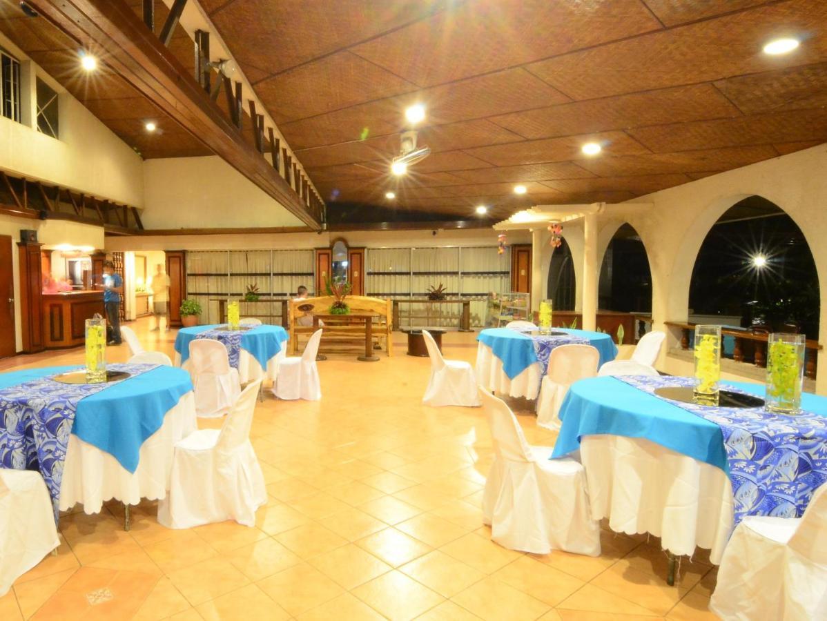 Palmas Del Mar Hotel Bacolod Bagian luar foto