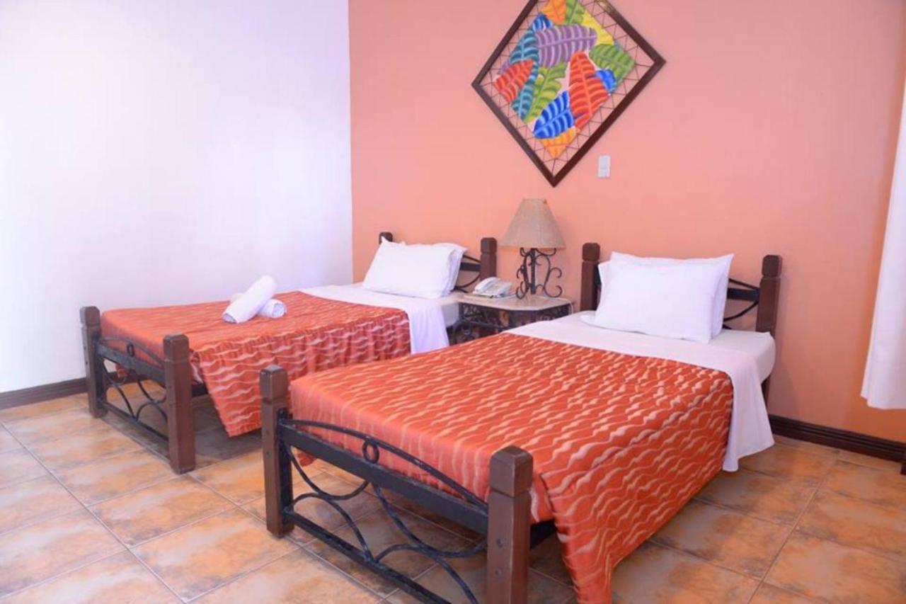 Palmas Del Mar Hotel Bacolod Bagian luar foto