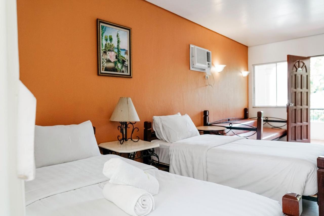 Palmas Del Mar Hotel Bacolod Bagian luar foto