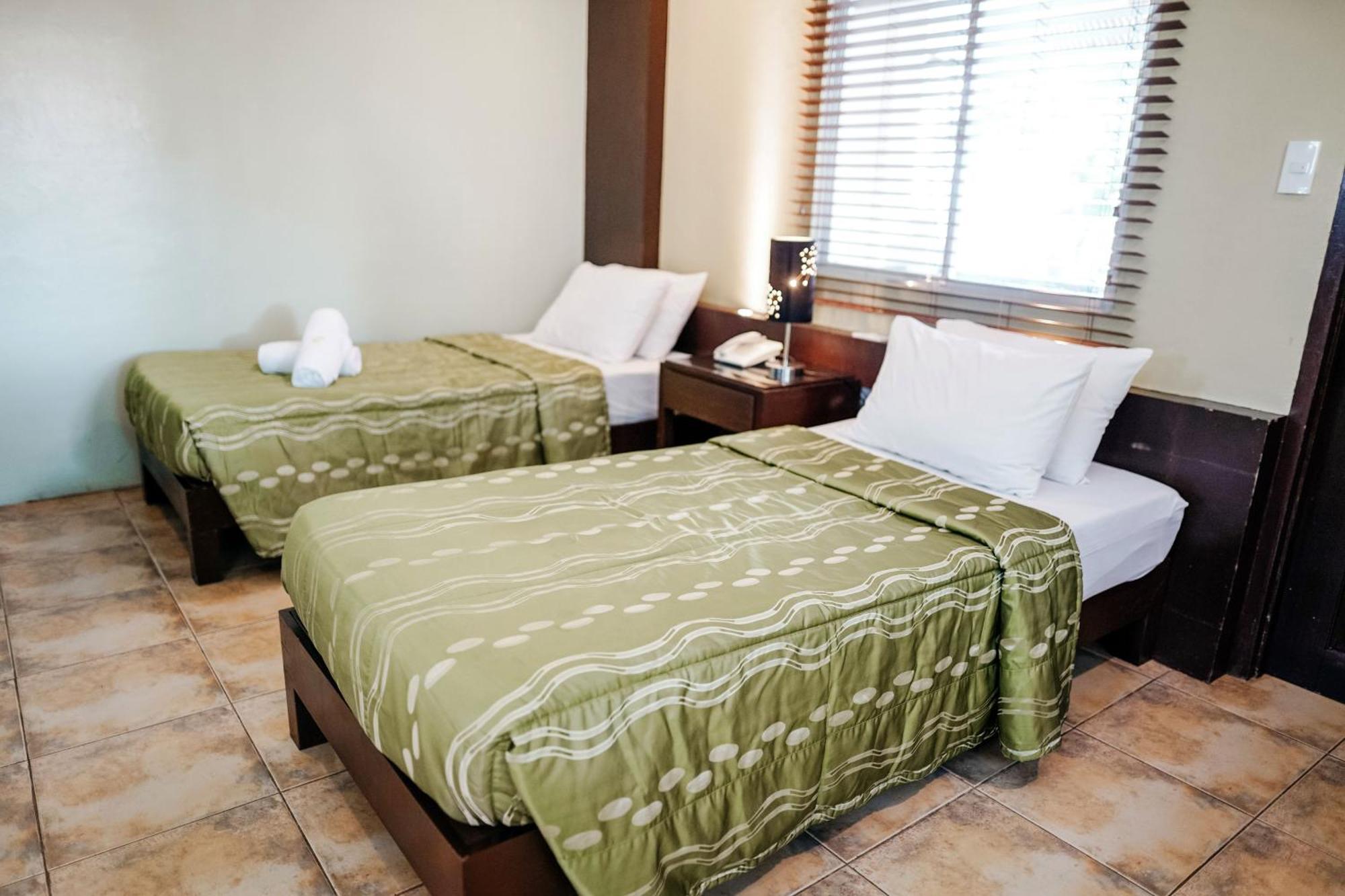 Palmas Del Mar Hotel Bacolod Bagian luar foto