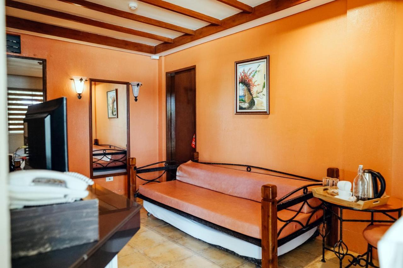 Palmas Del Mar Hotel Bacolod Bagian luar foto