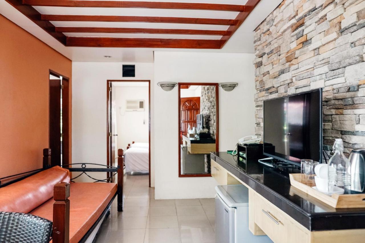 Palmas Del Mar Hotel Bacolod Bagian luar foto