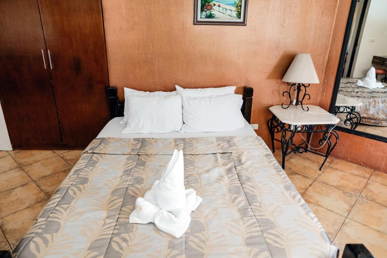 Palmas Del Mar Hotel Bacolod Bagian luar foto
