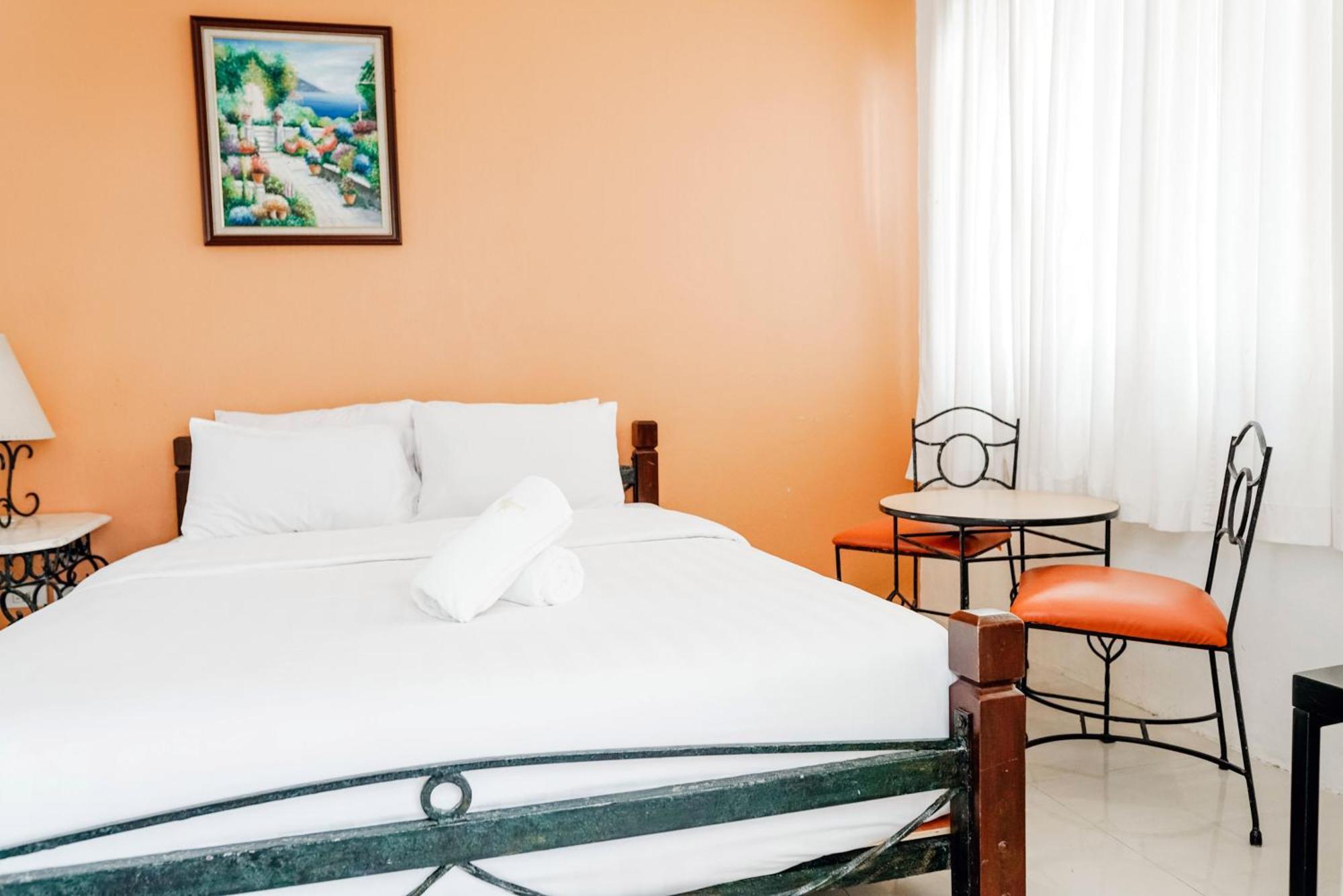 Palmas Del Mar Hotel Bacolod Bagian luar foto